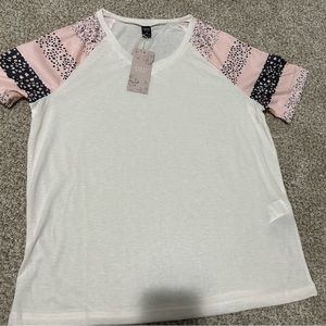 Woman’s white floral sleeve shirt